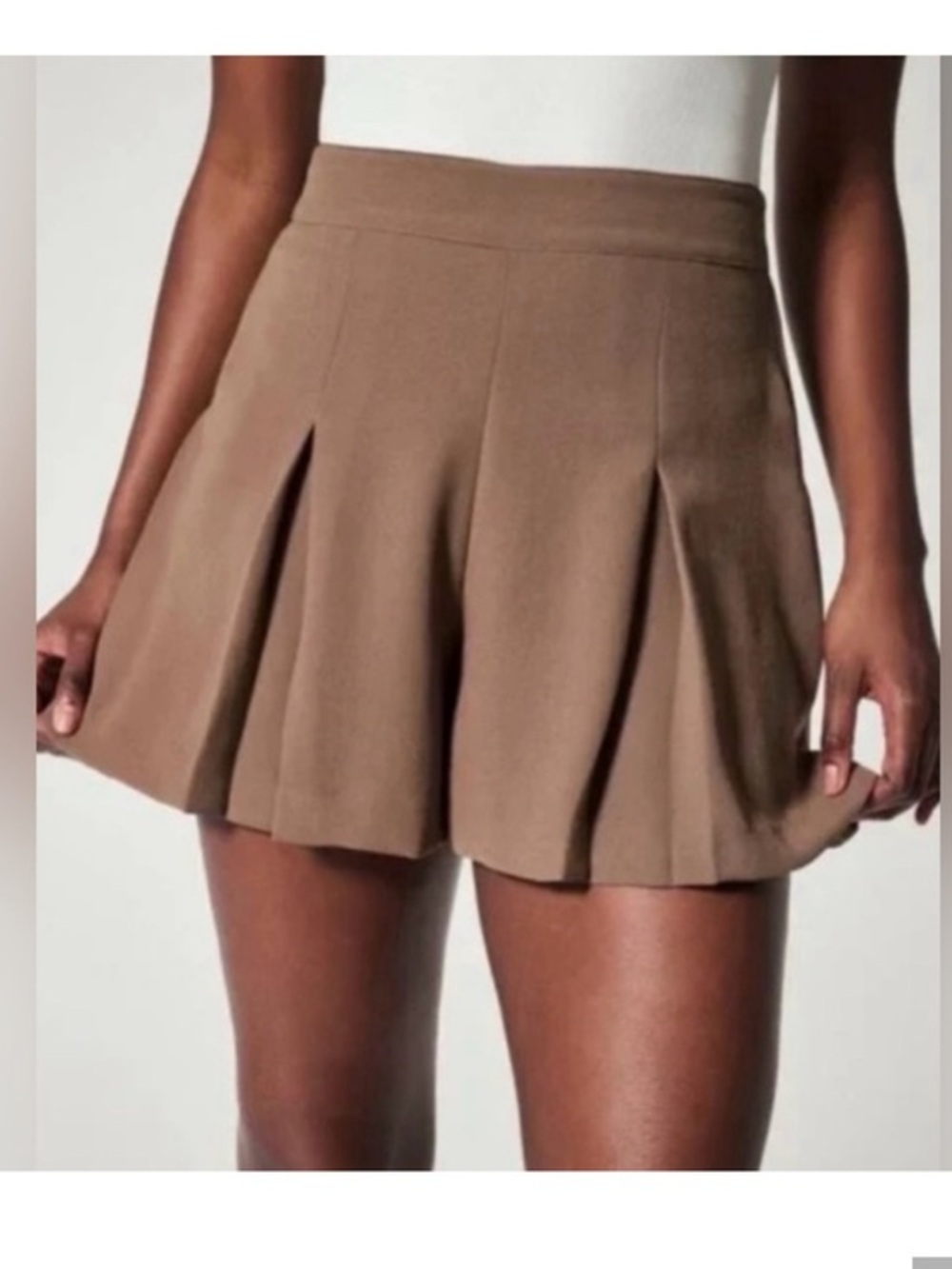 NWT Spanx Revolve Women's Carefree Crepe Pleated Pull on Short Skirt Skort Brown